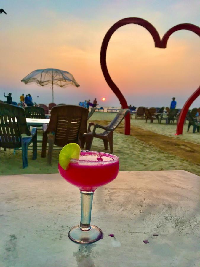 Larios Beach Holidays Resort Baga Exterior foto