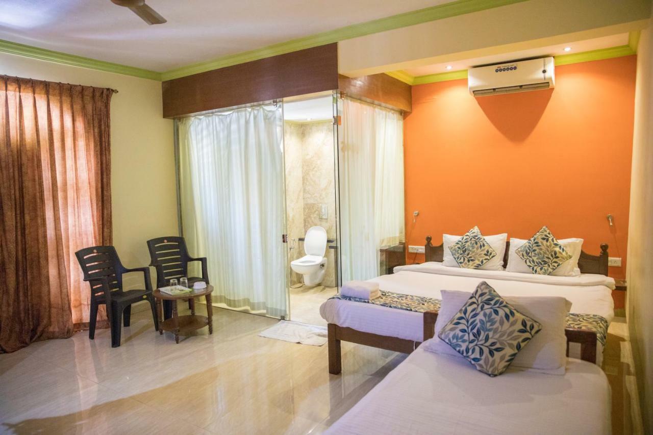 Larios Beach Holidays Resort Baga Exterior foto